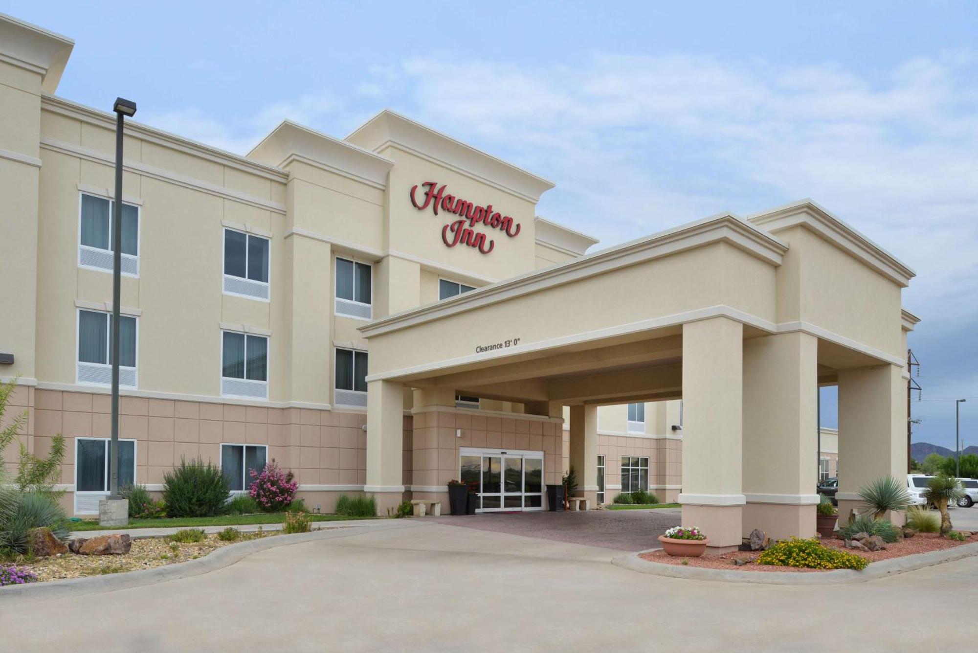 Hampton Inn Alpine Exterior foto